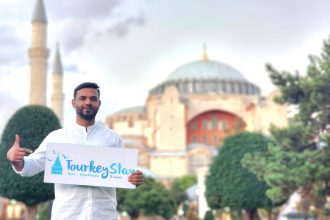 পর্যটকদের লাগেজ বহন করা থেকে শুরু করে দক্ষিণ এশিয়ার অন্যতম বিশ্বাসযোগ্য তুরস্ক ট্যুর ব্র্যান্ডের নেতৃত্ব দিচ্ছেন মো. আল মামুন।