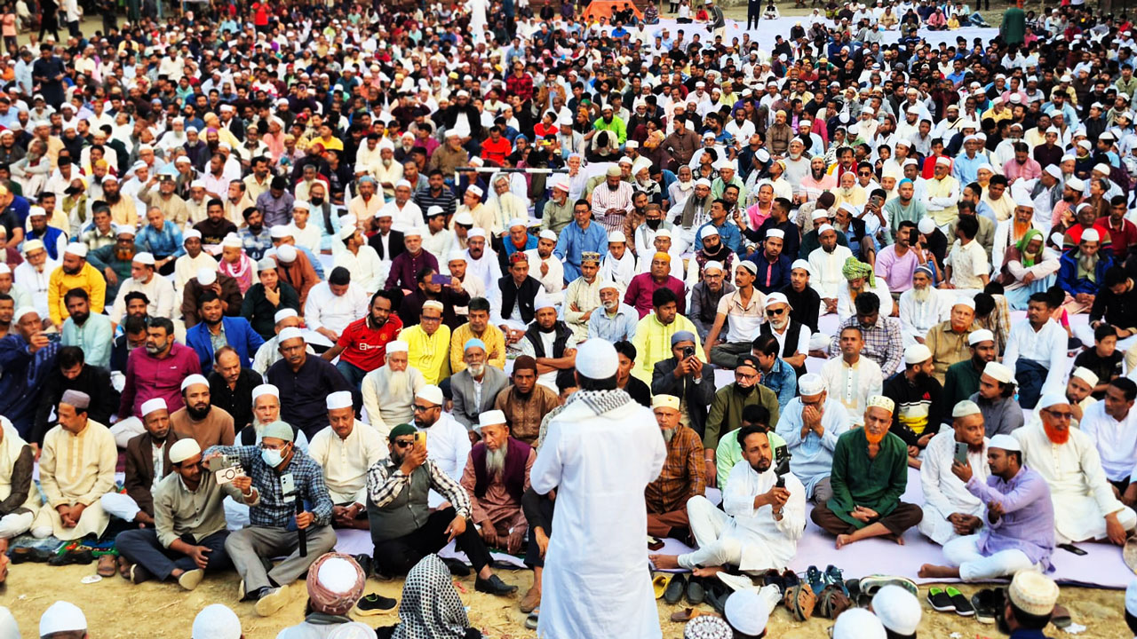 সাবেক প্রধানমন্ত্রী বেগম খালেদা জিয়ার রোগমুক্তি কামনায় সম্মিলিত মোনাজাত