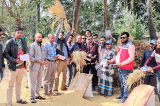 সান্তাহারে দমদমা গ্রামে বিএনপি নেতা-কর্মীদের নির্বাচনী প্রচার