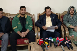 ফরিদগঞ্জে স্বতন্ত্র প্রার্থীর বিজয় চ্যালেঞ্জ করে সংবাদ সম্মেলন হারুনুর রশিদের