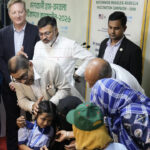 ডিএনসিসি প্রশাসক মিল্টনের শাহজাদপুর টিকাদান কেন্দ্র পরিদর্শন; ইউনিসেফ ও মার্কিন রাষ্ট্রদূতের উপস্থিতি