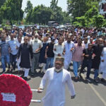 মহানগর উত্তর বিএনপির সাবেক আহ্বায়ক সাইফুল আলম নীরবের উদ্যোগে মাজারে পুষ্পস্তবক অর্পণ