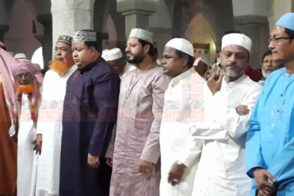 ষাটগম্বুজ মসজিদে ঈদুল ফিতরের প্রধান জামাত সম্পন্ন: অংশ নিলেন জেলা বিএনপি নেতা এম এ সালাম